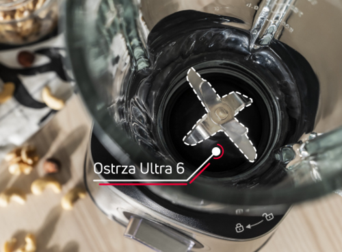 Widok z góry na szklany kielich blendera Amica z sześcioma ostrzami Ultra 6 ze stali szlachetnej