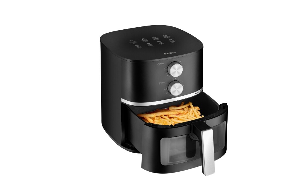 Otwarte urządzenie - frytkownica marki Amica AFM 2020; widoczne frytki w szufladzie