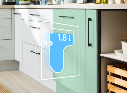 Zbliżenie na zabudowaną zmywarkę Amica z oznaczeniem zbiornika o pojemności 1,8l