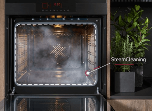 Para unosząca się w piekarniku Amica; wizualizacja funkcji czyszczenia parowego