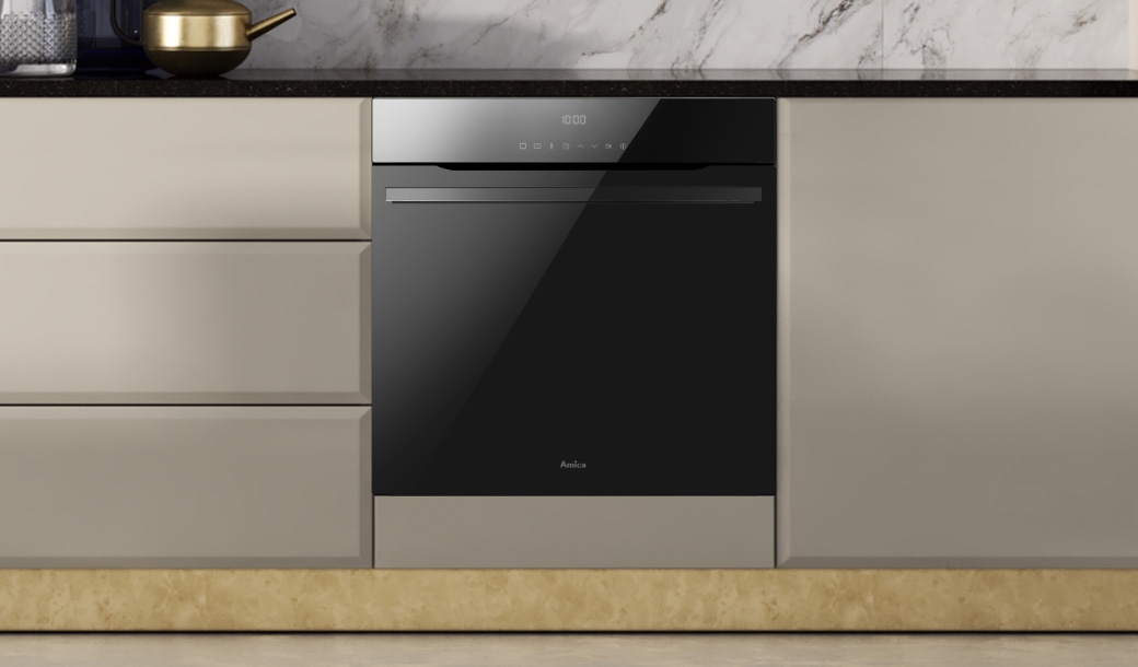 Piekarnik Amica w pozycji zamkniętej w jasnej zabudowie kuchennej bez uchwytów