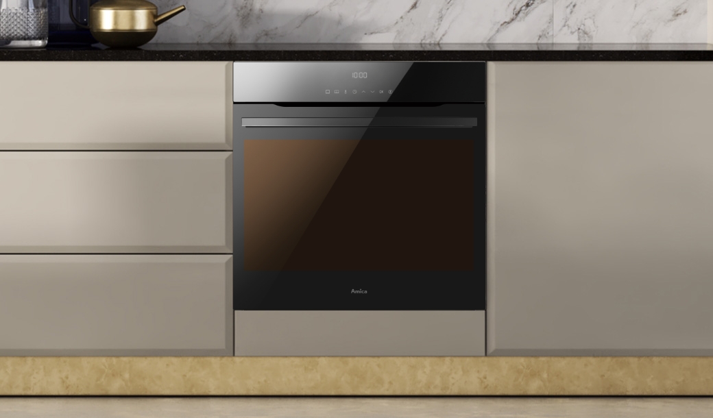 Piekarnik Amica w pozycji włączonej w jasnej zabudowie kuchennej bez uchwytów